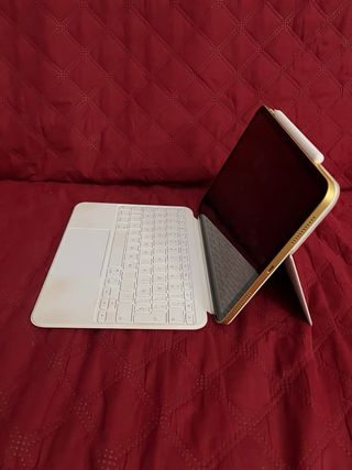 iPad 10ª Gen 256GB + Apple Pencil + Teclado