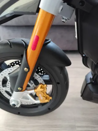 Moto Eléctrica Aprilia Dorsoduro Niños