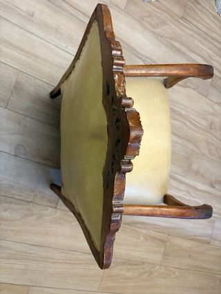 Poltrona Calzatrice in Legno e Pelle Beige