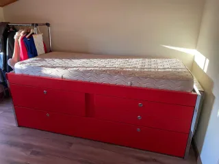 Cama nido juvenil roja con cajones y cama extra