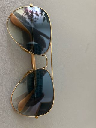 Gafas de sol Ray-Ban doradas y marrones