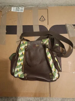 Bolso marrón con estampado multicolor