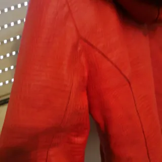 Giacca bomber in pelle rossa con cappuccio