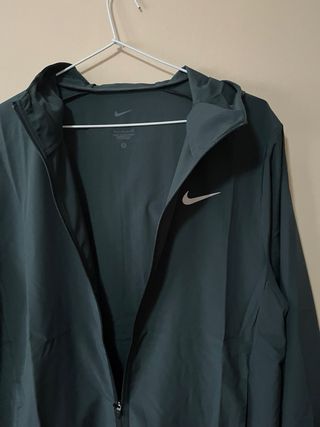 Chaqueta cortavientos Nike verde
