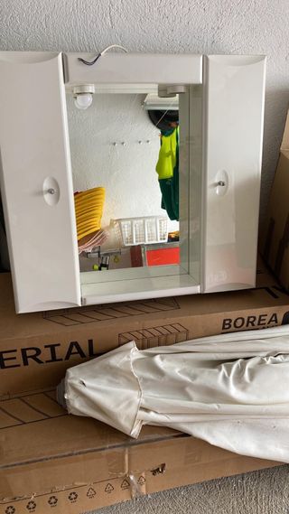 Armario de baño con espejo