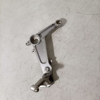 Estribera derecha con soporte Aprilia RS 660 2024