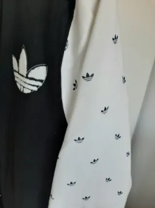 Chaqueta Universitaria Adidas Negra y Blanca Talla