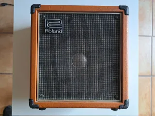 Amplificador Roland Cube 20 (Japón)