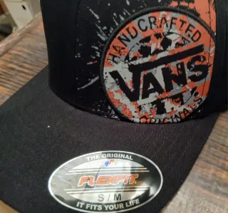 Gorra Vans Negra con Diseño Multicolor