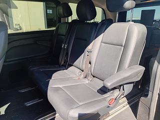 Furgoneta con rampa para minusválidos