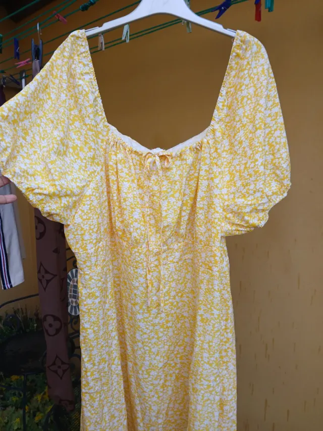 Vestido de verano floral amarillo