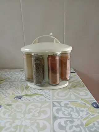 Especiero  de cristal y plástico