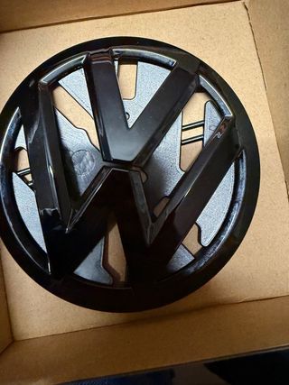 Emblema delantero Volkswagen Negro 11 cm