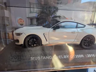 Ford Mustang GT 390 (1968) y Shelby GT 350R (2016)