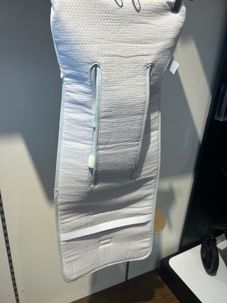 Colchoneta reversible flores gris silla