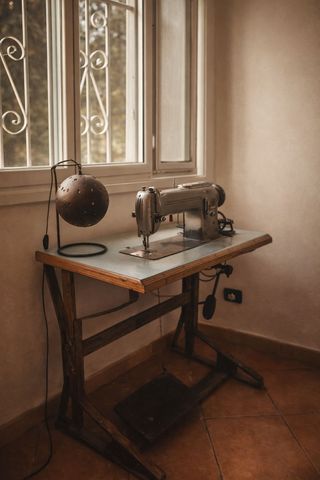 Macchina da cucire PFAFF 234, ricca di storia