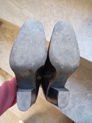 Botines negros estilo piel cocodrilo