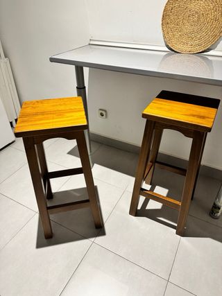 2 Banquetas de Madera Maciza