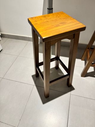 2 Banquetas de Madera Maciza