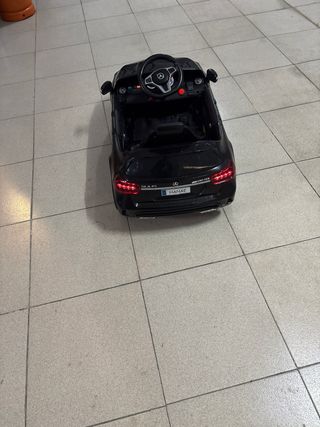 Coche eléctrico infantil negro