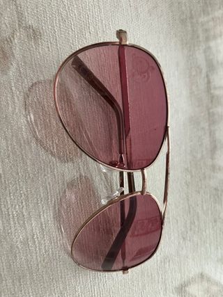 Gafas de sol aviador doradas y rosas