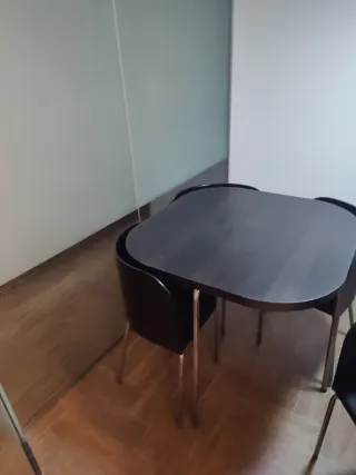 Tavolo design minimalista in legno e metallo