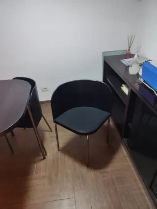 Tavolo design minimalista in legno e metallo