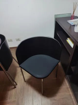 Tavolo design minimalista in legno e metallo