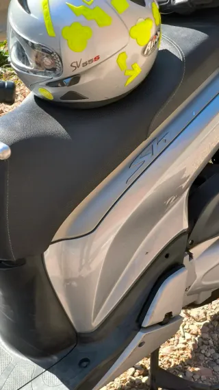 Honda SH125i Scooter Automática Gris. ((2011))