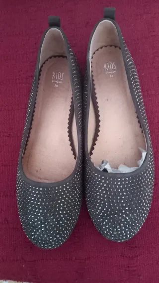 Talla 36. Zapatos planos marrones  con pedrería ta