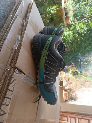 Zapatillas trail running Zitop negras y azules