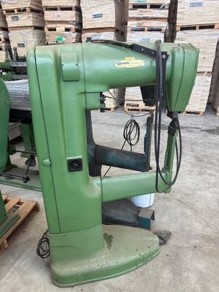 Máquina Montadora y Fondeadora Envases Madera