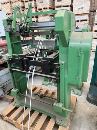 Máquina Montadora y Fondeadora Envases Madera