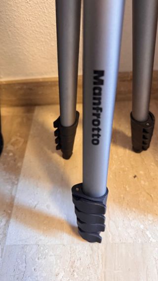Trípode Manfrotto con funda