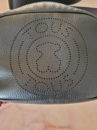 Bolso Tous Negro con Adorno Rojo