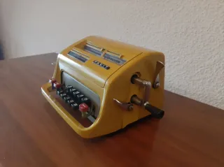 Calculadora Mecánica Vintage Facit Amarilla