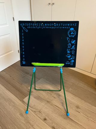 Pizarra infantil con caballete