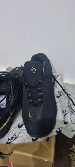 Tênis NIKE x NOCTA Preto e Dourado