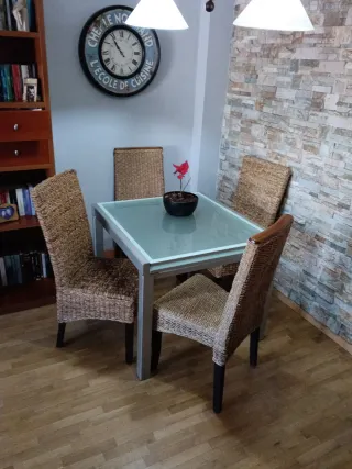Mueble de salón madera cerezo con mesa y sillas