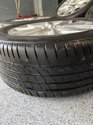 Llantas 17” con neumáticos