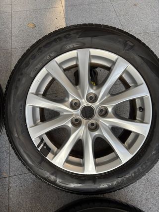 Llantas 17” con neumáticos