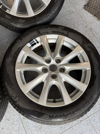 Llantas 17” con neumáticos