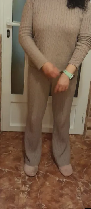 Traje de punto beige