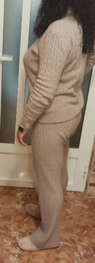 Traje de punto beige