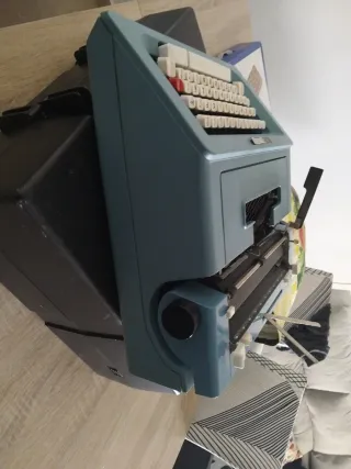 Máquina de escribir Olivetti Studio 46