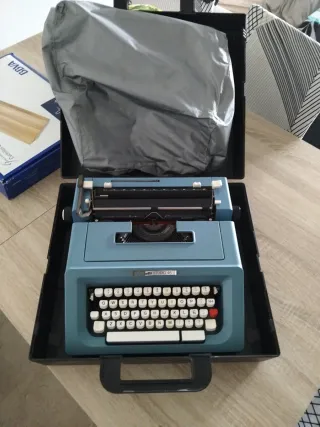 Máquina de escribir Olivetti Studio 46