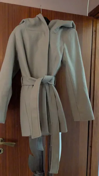 Cappotto beige con cintura