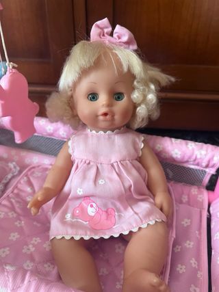 Muñeca Bebé con Cuna y Accesorios