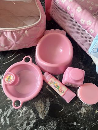 Muñeca Bebé con Cuna y Accesorios
