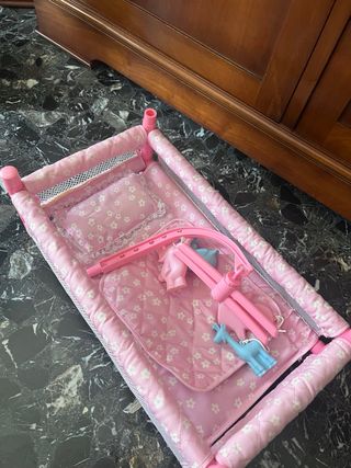 Muñeca Bebé con Cuna y Accesorios